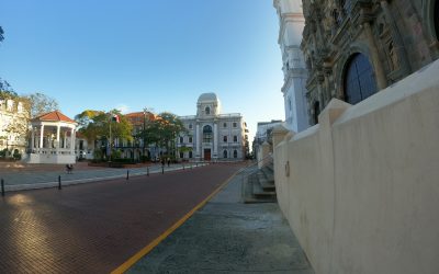 Casco Antiguo Sunset Walk, AirBnB Experience